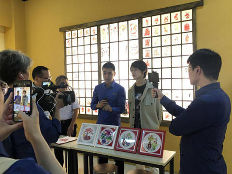 
中央广播电视总台联手国家应急治理部直播推销广灵特色好物“熊猫体育”(图4)