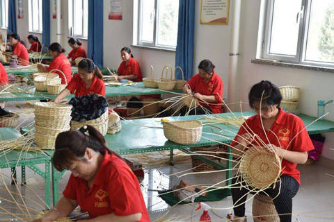 
中央广播电视总台联手国家应急治理部直播推销广灵特色好物“熊猫体育”(图3)