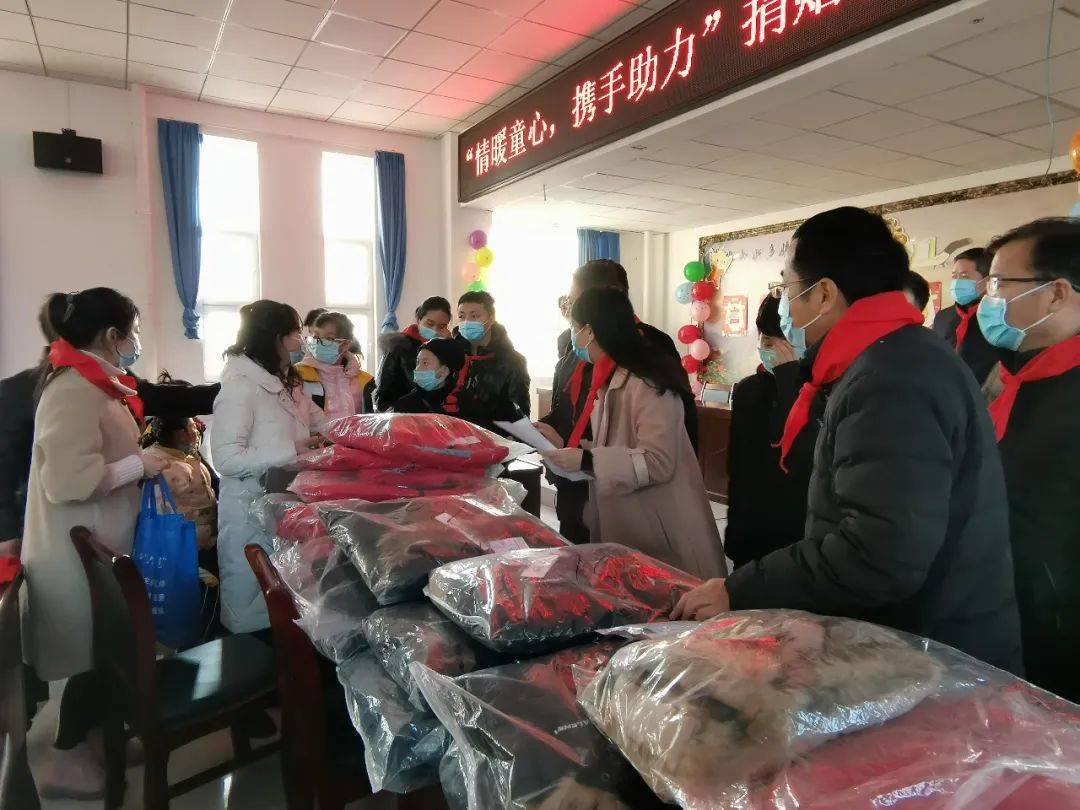 “熊猫体育”
@爱心人士 您捐赠的冬衣 特殊儿童已签收！(图35)